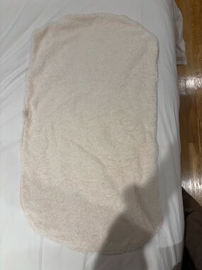 Plush Light Beige Oval Bath towellette from Babyshower